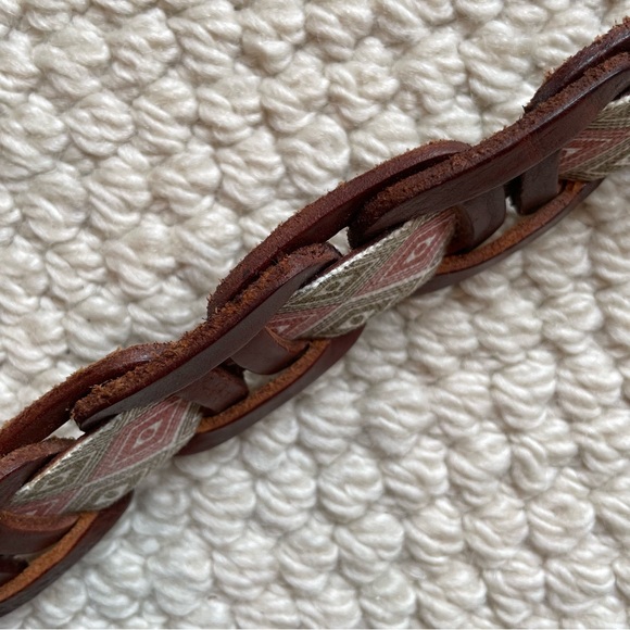 Woven brown leather belt - Picture 7 of 10
